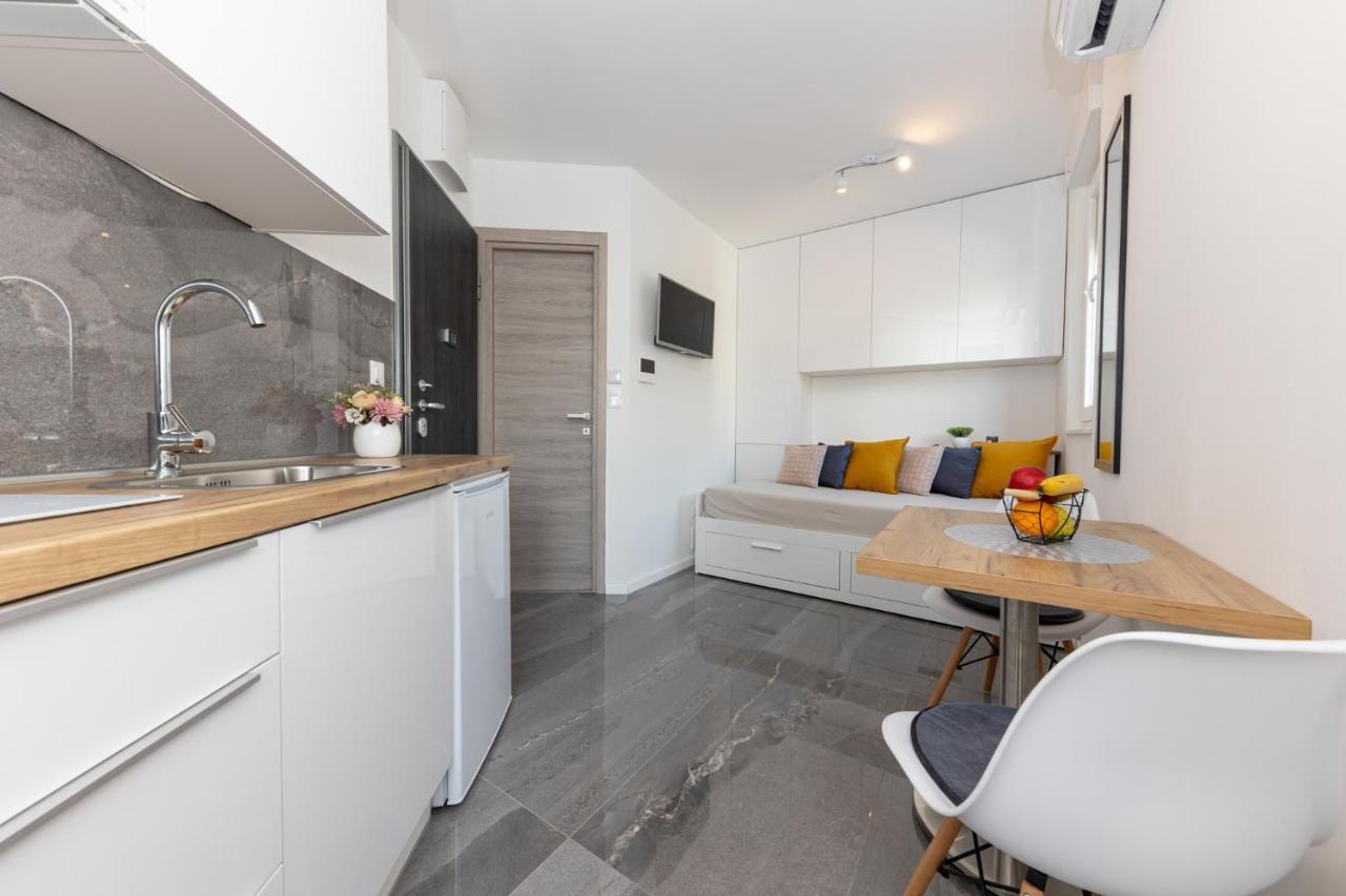 New Studio For 2, Free Private Garage Spot, Wi-Fi, 200 M From Mall Of Split Kültér fotó