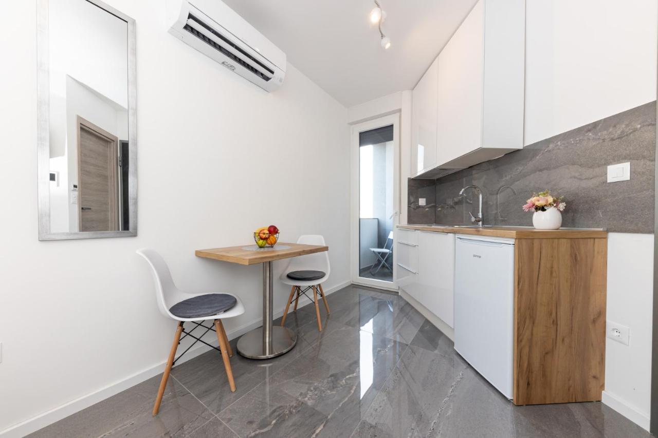 New Studio For 2, Free Private Garage Spot, Wi-Fi, 200 M From Mall Of Split Kültér fotó