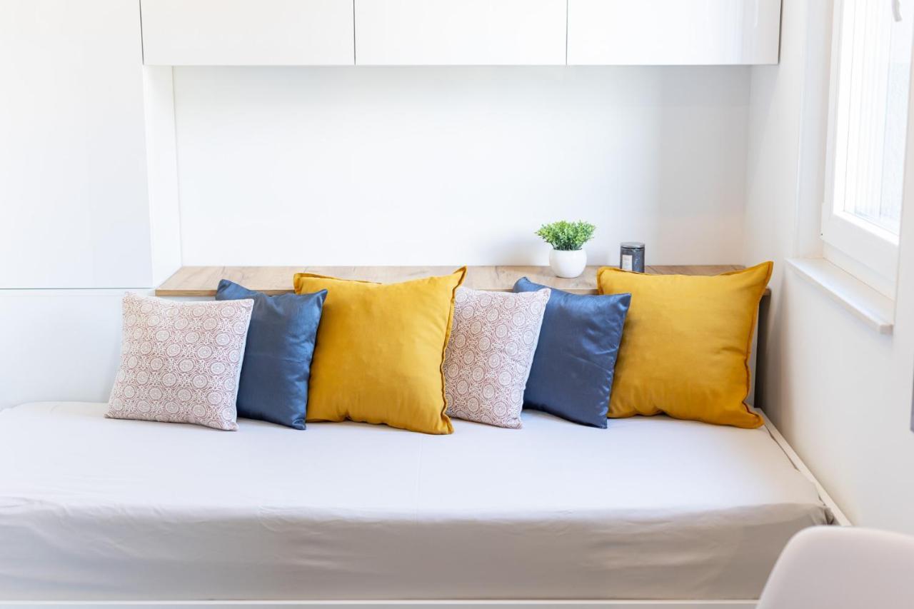 New Studio For 2, Free Private Garage Spot, Wi-Fi, 200 M From Mall Of Split Kültér fotó