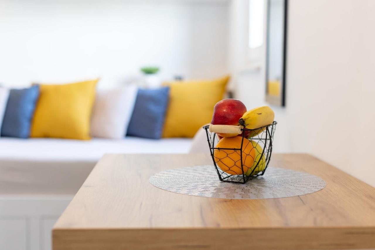 New Studio For 2, Free Private Garage Spot, Wi-Fi, 200 M From Mall Of Split Kültér fotó