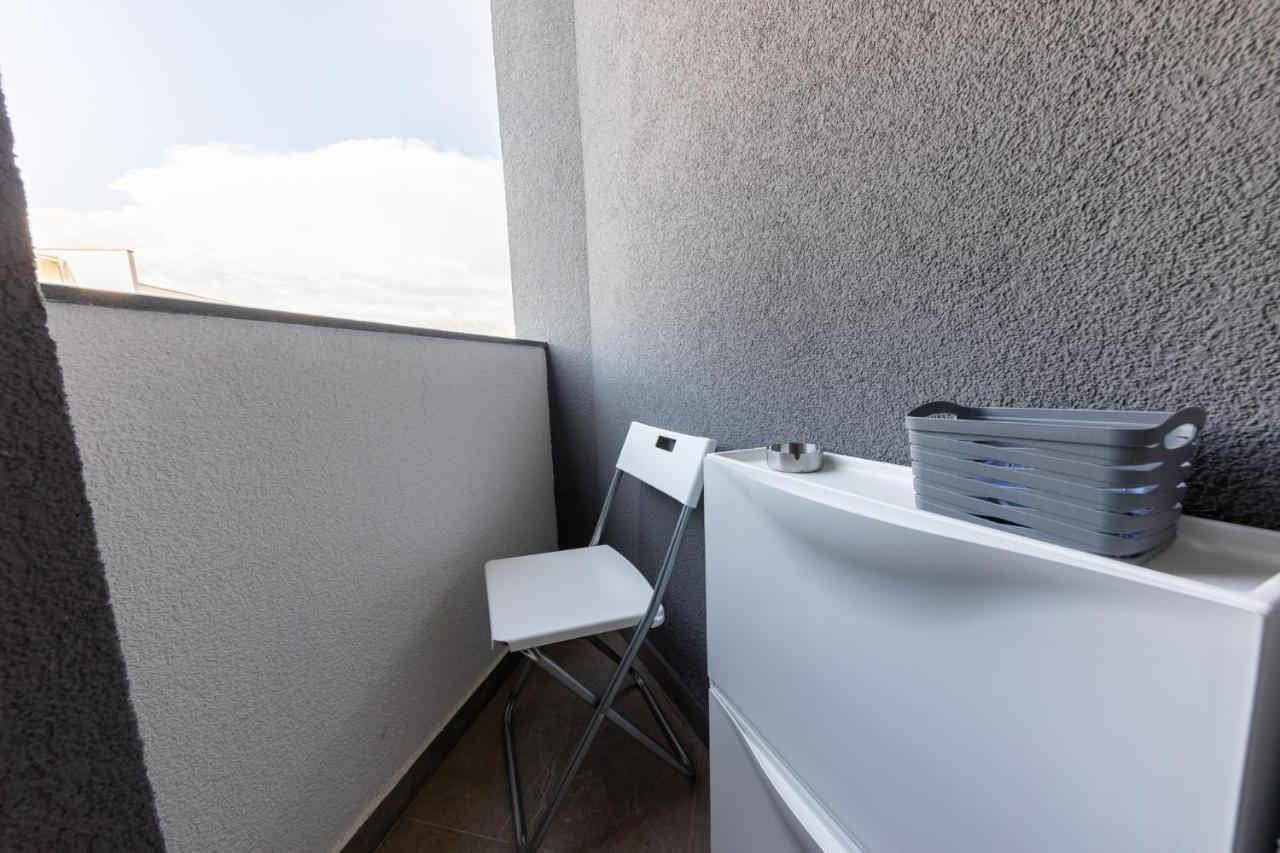 New Studio For 2, Free Private Garage Spot, Wi-Fi, 200 M From Mall Of Split Kültér fotó