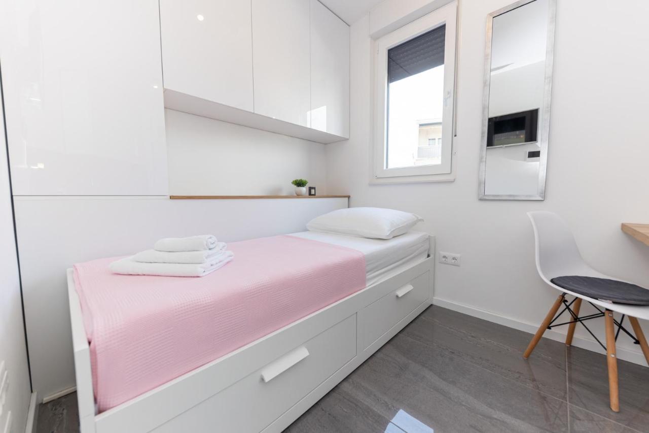 New Studio For 2, Free Private Garage Spot, Wi-Fi, 200 M From Mall Of Split Kültér fotó